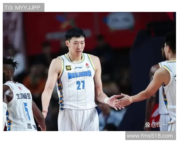 CBA青岛对阵新疆激战正酣球迷热情高涨期待精彩表现