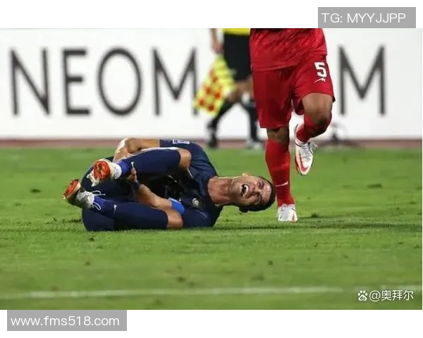 欧冠赛场惊现奇葩事件球迷闯入抢夺C罗珍贵球衣